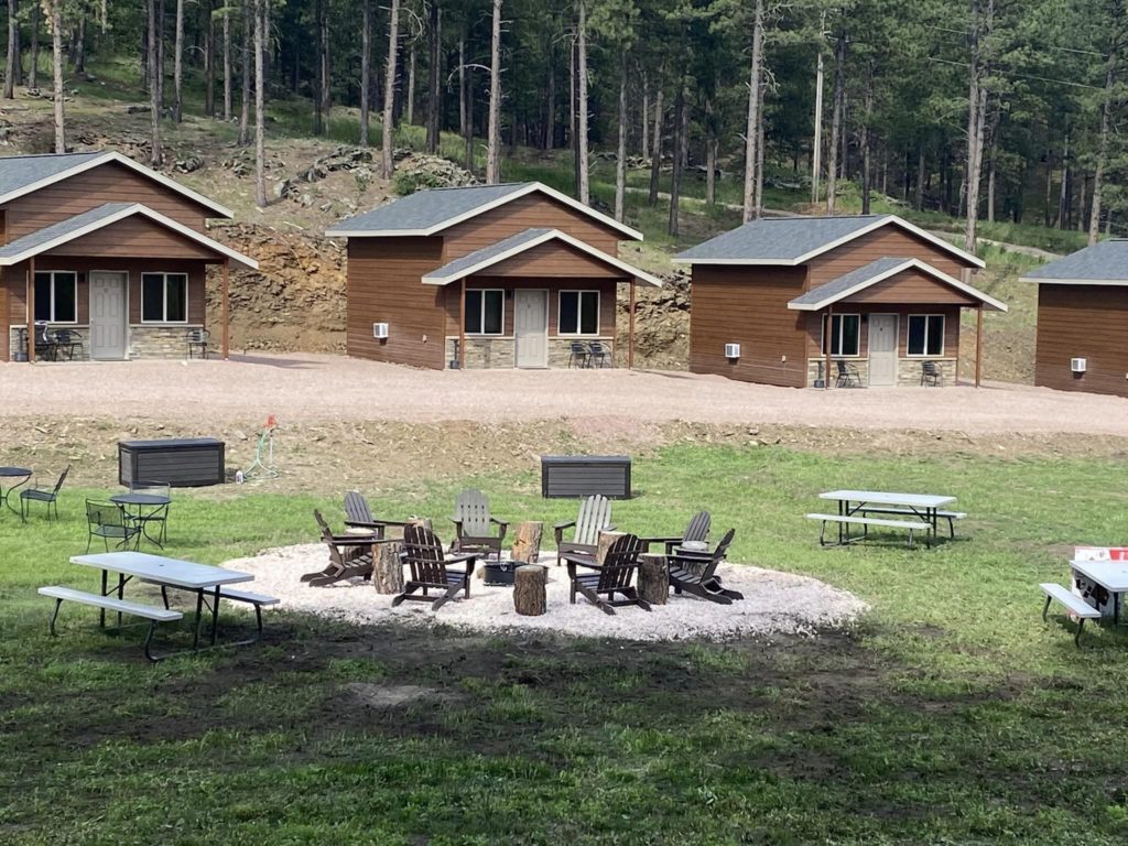 Cabins and lodging near Rapid City, South Dakota (SD)
