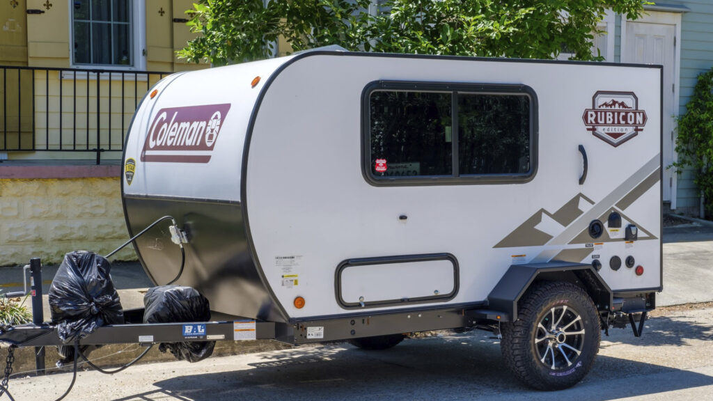 how much does a travel trailer weigh
