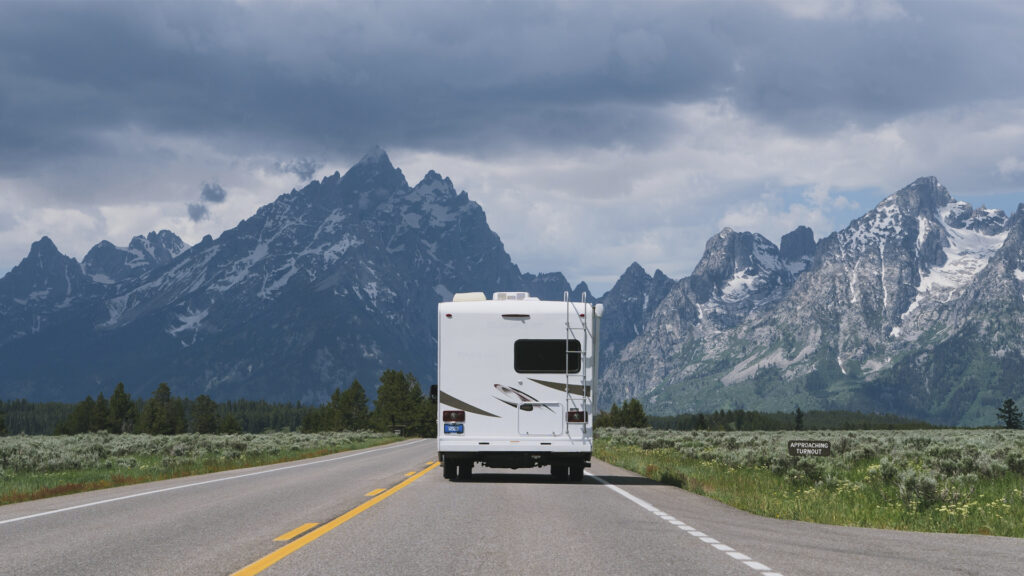 how much wind can an rv withstand