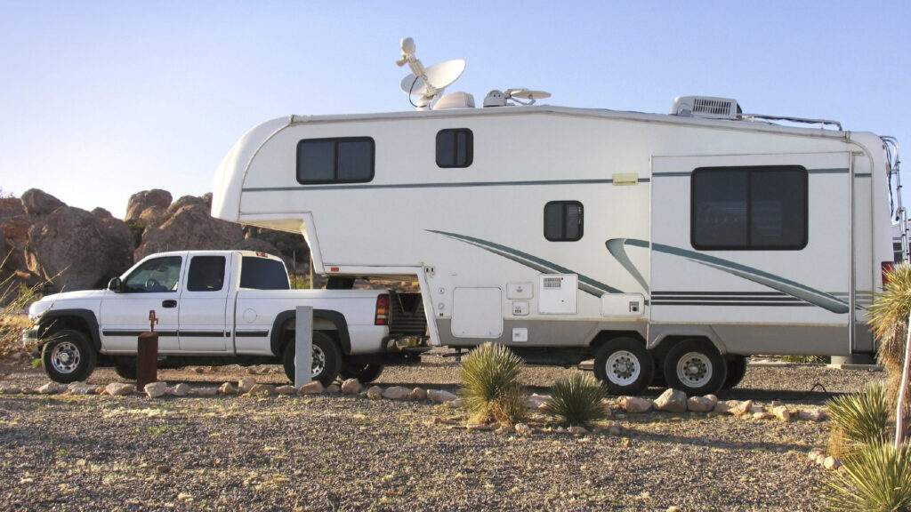 how much does a 28 ft camper weight