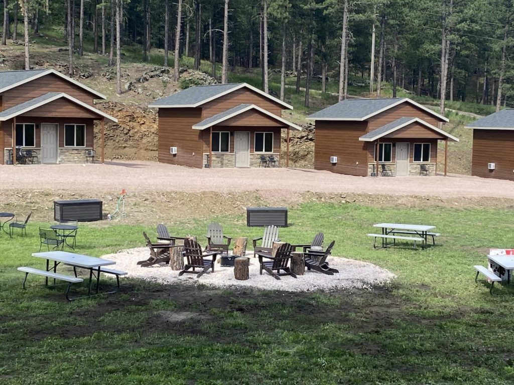 Cabins and lodging near Rapid City, South Dakota (SD)
