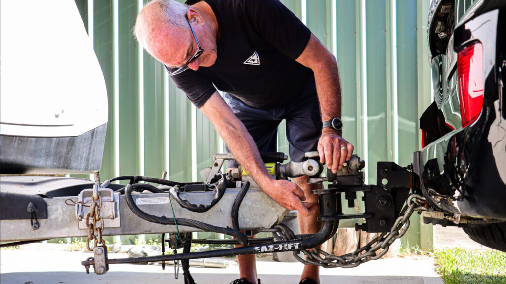 how to install weight distribution hitch